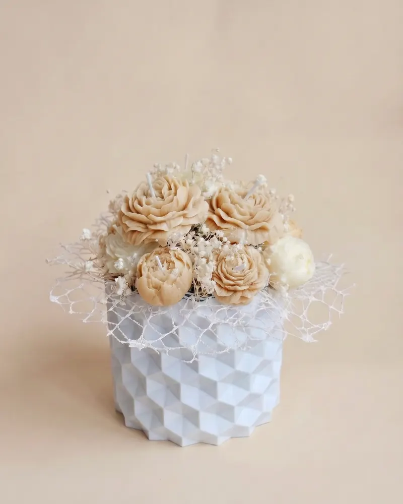 Küünlabukett: L · reljeefne karp · beež